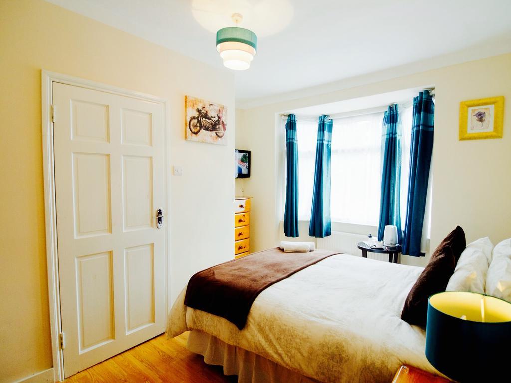 Gable Lodge Лондон Экстерьер фото