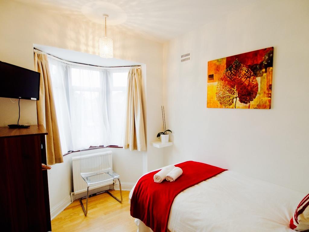 Gable Lodge Лондон Экстерьер фото