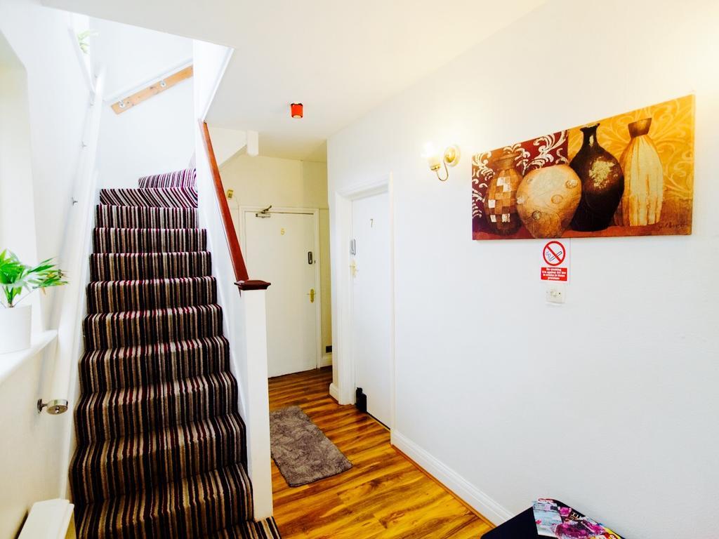 Gable Lodge Лондон Экстерьер фото