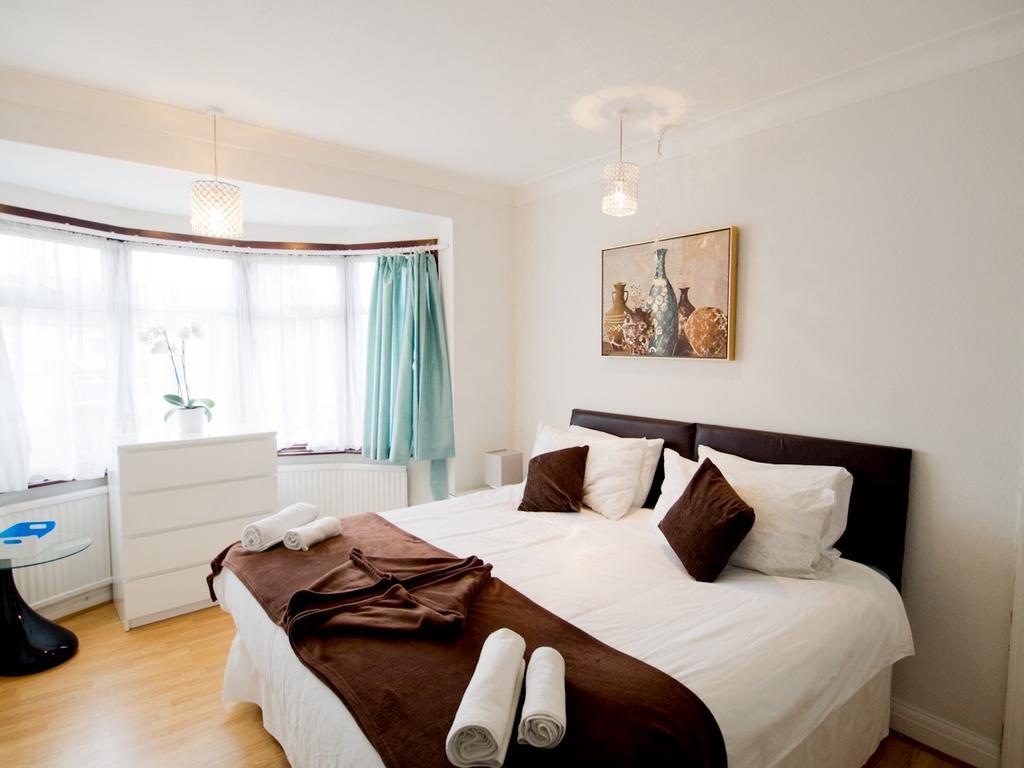 Gable Lodge Лондон Экстерьер фото